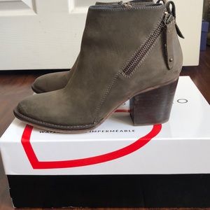 Blondo Waterproof Booties- worn once!